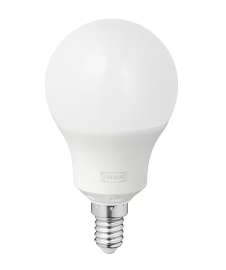 Lampadina LED TRÅDFRI E14 470 lumen, colore dimmerabile wireless e spettro bianco/globo bianco opalino